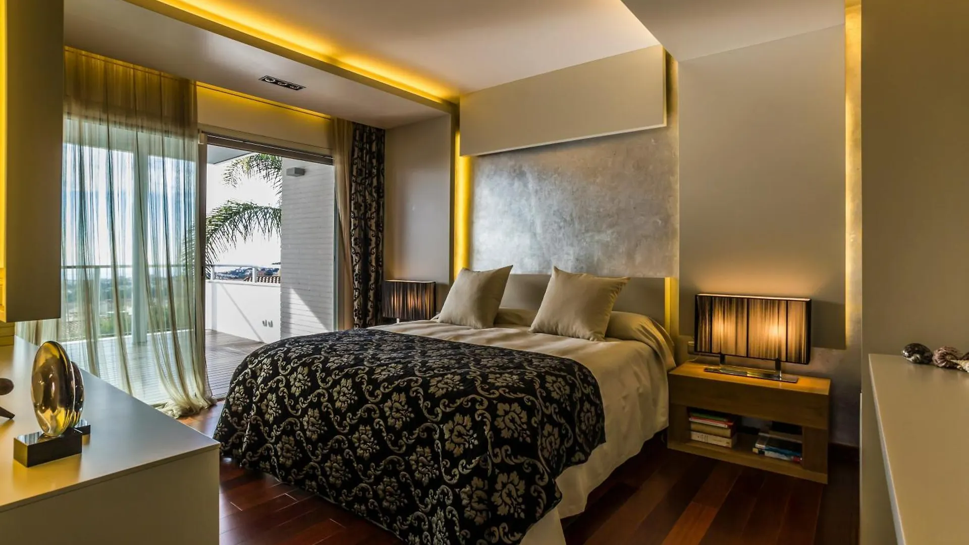 Hotel Bellwood Near New Delhi Airport 4*,  India