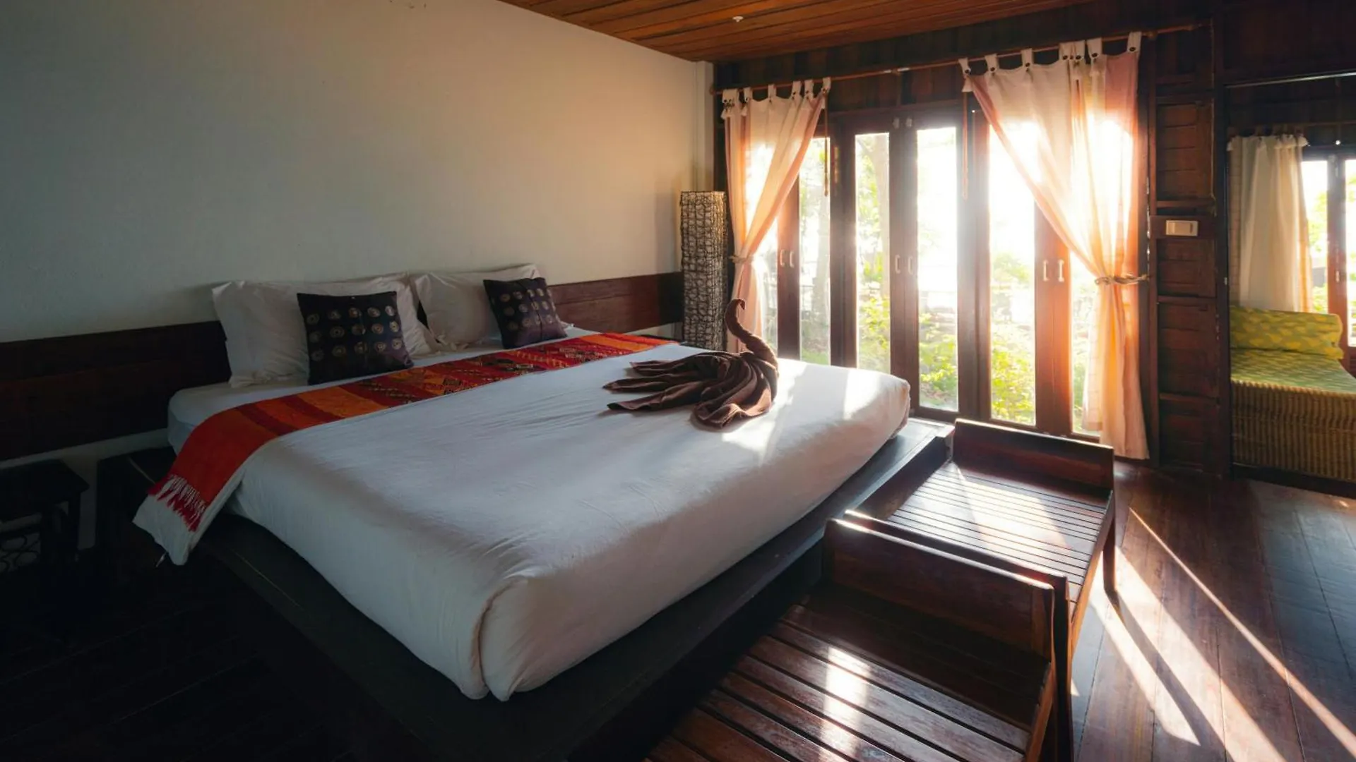 Hotel Bellwood Near New Delhi Airport