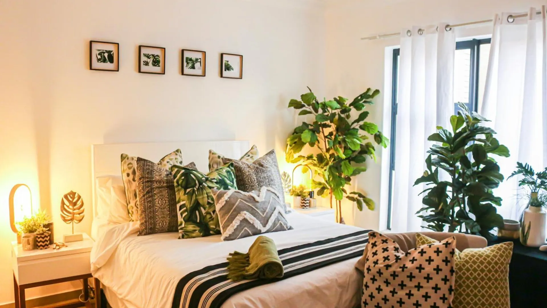 Hotel Bellwood Near New Delhi Airport 4*,